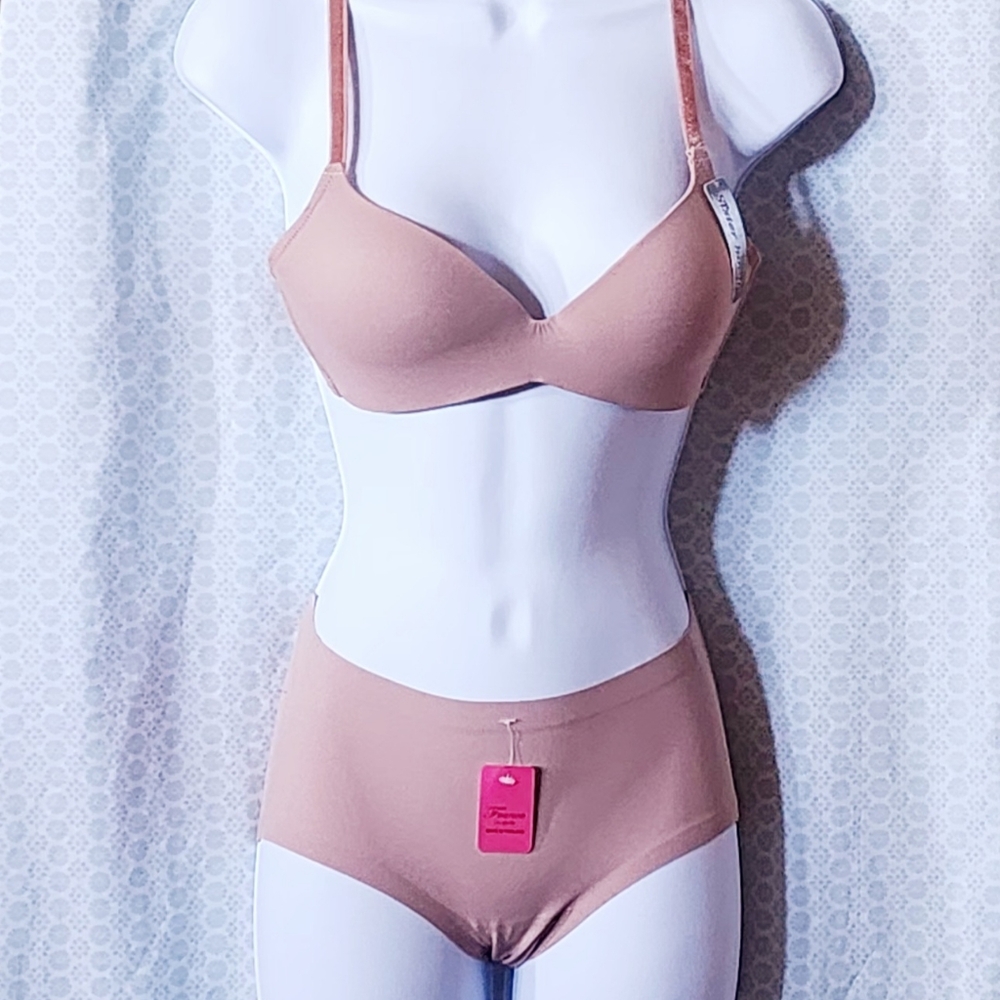 Bra and panty set.  Size 36/80.  New with tags.